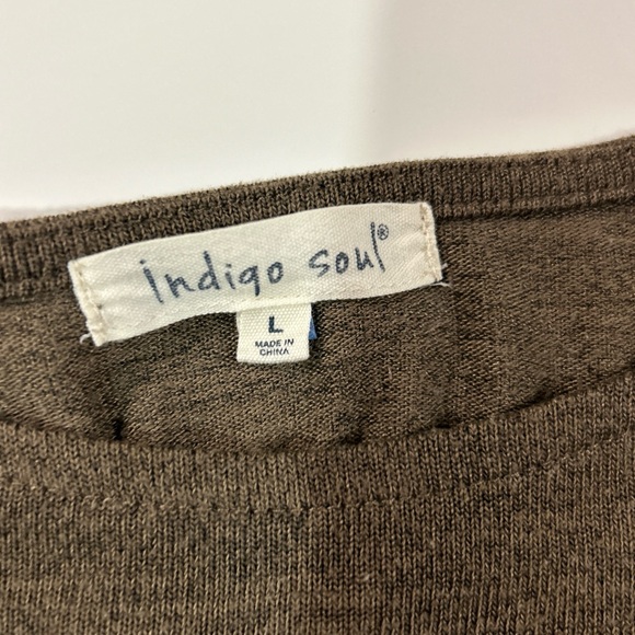 Indigo Soul Sweater Shirt Women’s Large Brown Crochet Shark Bite Asymmetrical - Picture 6 of 11